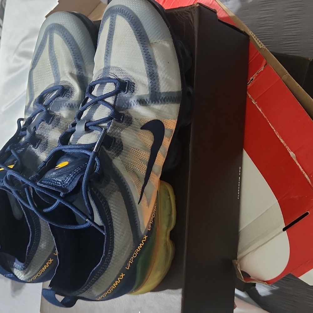 Nike Vapormax running shoes blue and Yellow size11